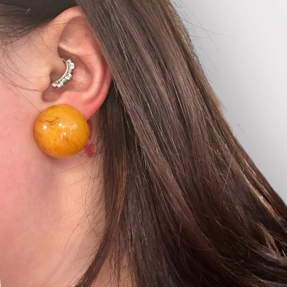 Vintage 1950’s Bakelite Clip On Earrings In a Butterscotch Colour - Picture 1 of 6